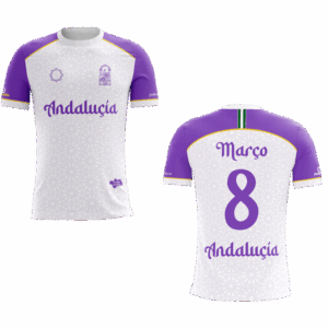 Camiseta con frontal y parte trasera de la camiseta blanca y morada de la selección andaluza de nombre Março y número 8.